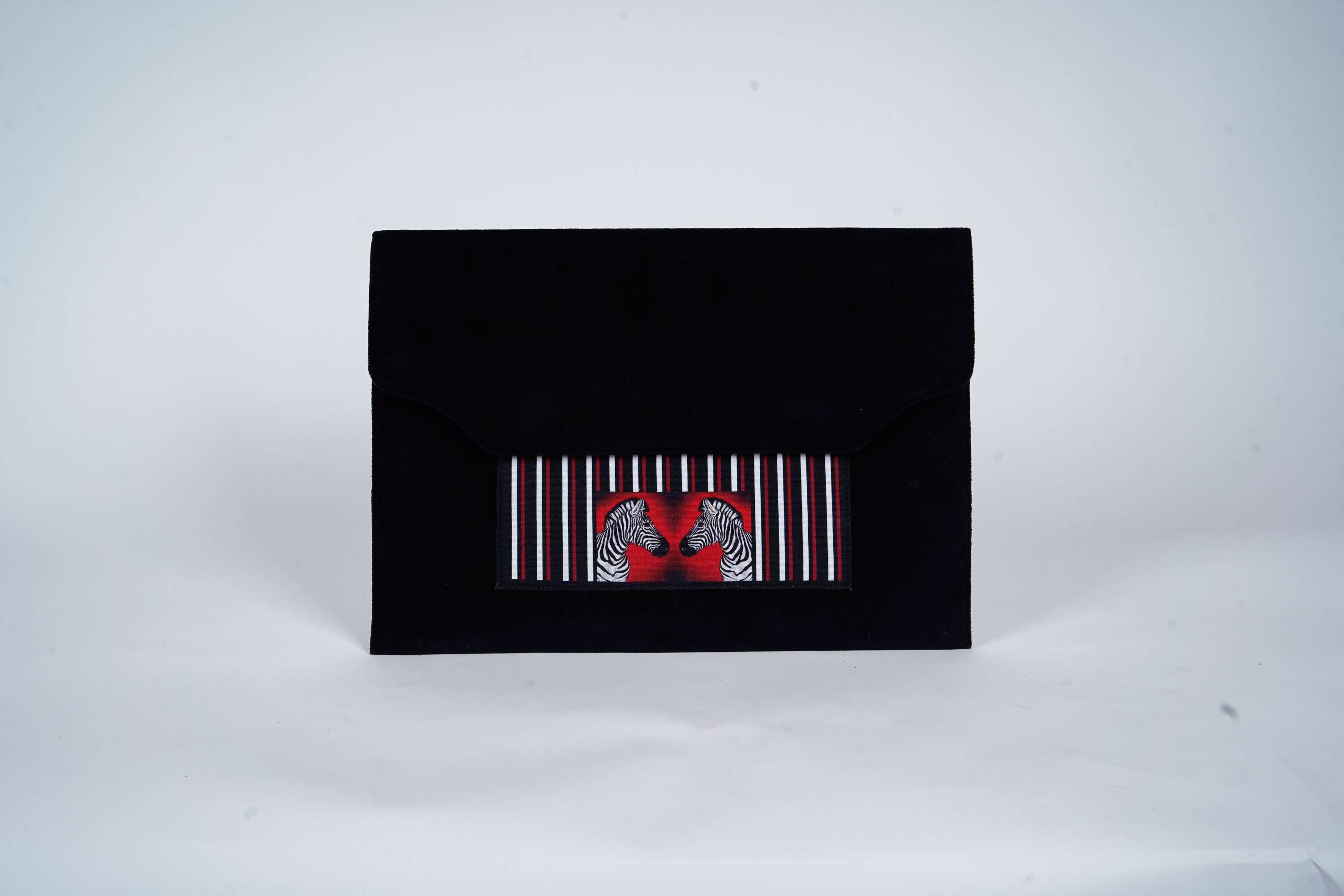 LAPTOP SLEEVE & DOCUMENT HOLDER  Zebra Crossing
